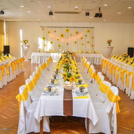 Hotel Magistern Konferencia Es Wellnesshotel Siofok Luaran gambar