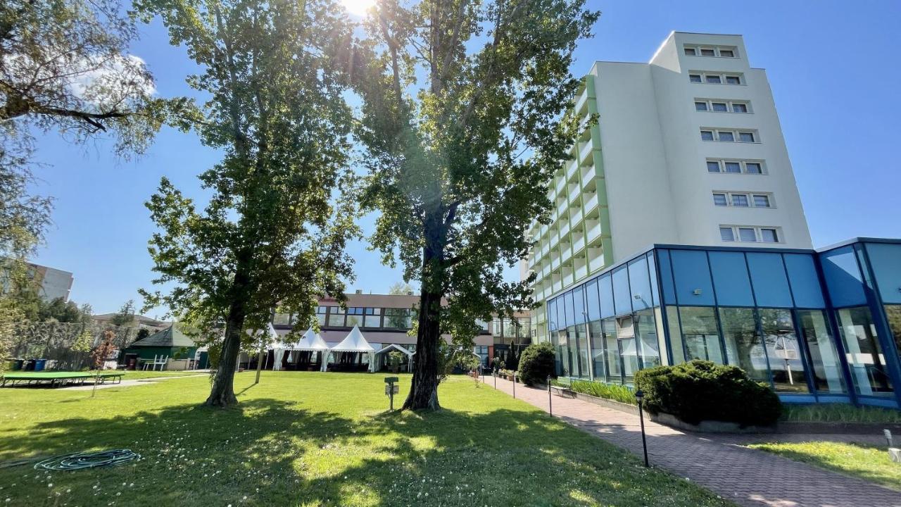 Hotel Magistern Konferencia Es Wellnesshotel Siofok Luaran gambar