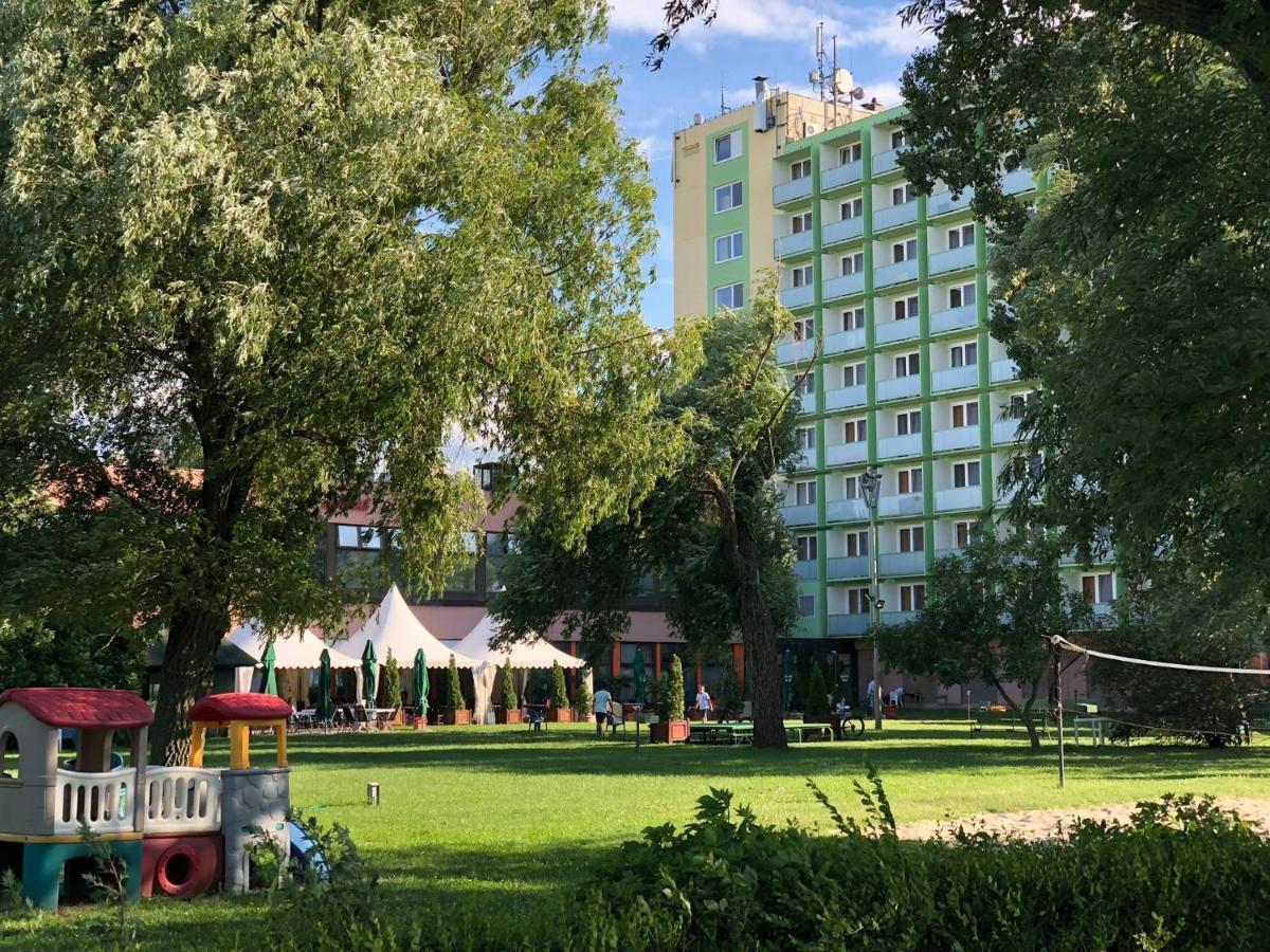 Hotel Magistern Konferencia Es Wellnesshotel Siofok Luaran gambar