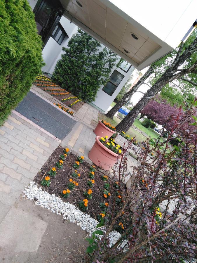 Hotel Magistern Konferencia Es Wellnesshotel Siofok Luaran gambar