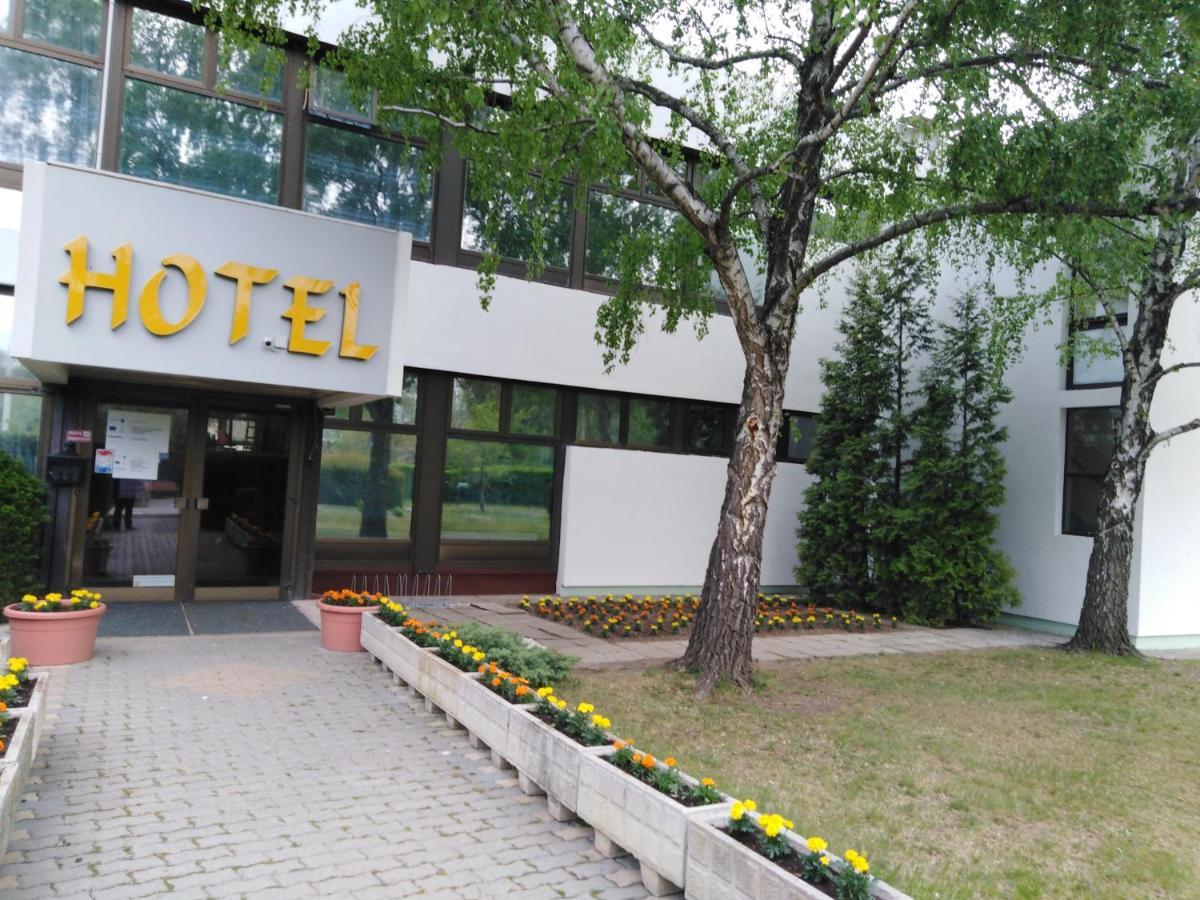 Hotel Magistern Konferencia Es Wellnesshotel Siofok Luaran gambar
