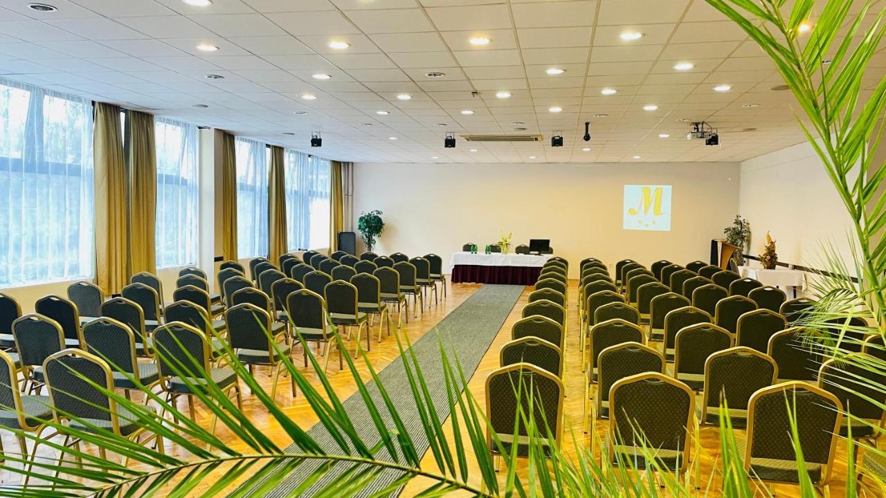 Hotel Magistern Konferencia Es Wellnesshotel Siofok Luaran gambar