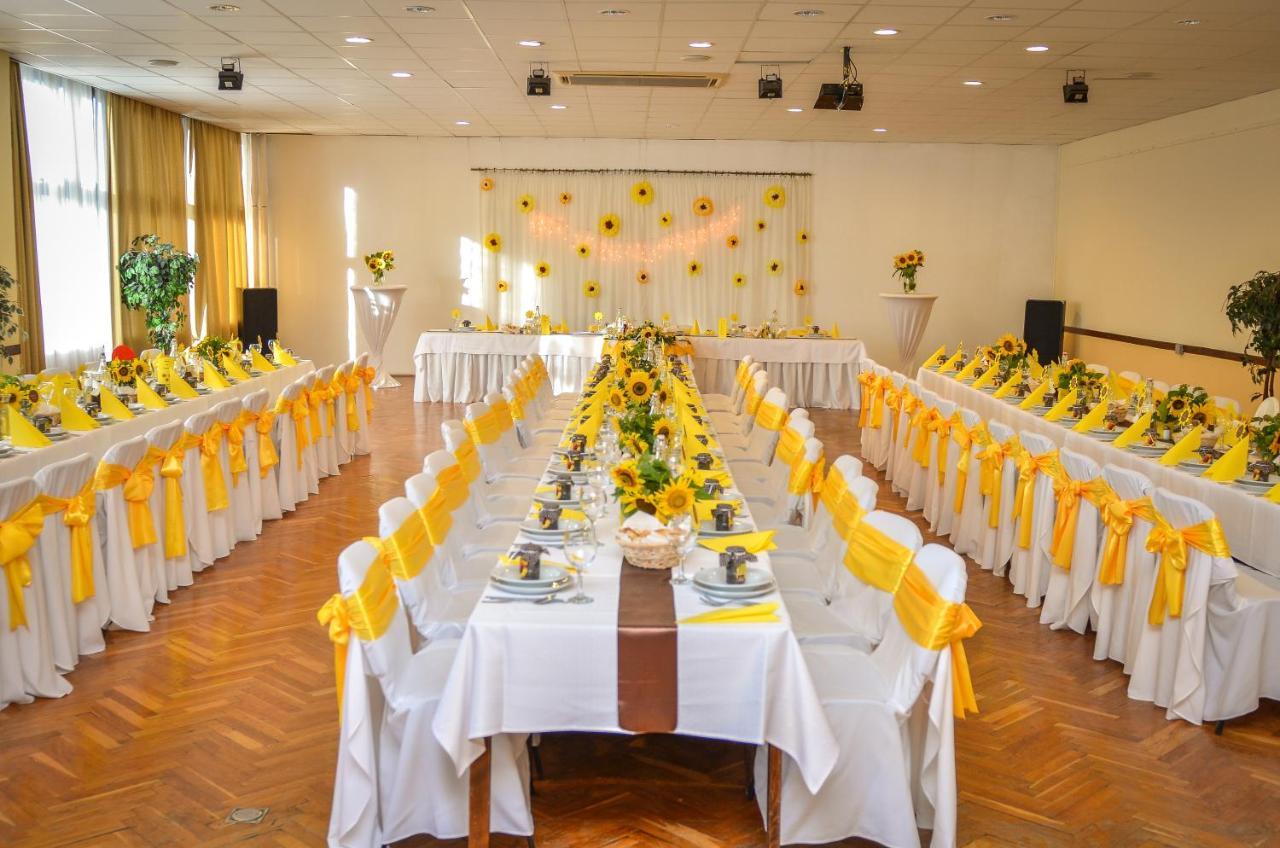 Hotel Magistern Konferencia Es Wellnesshotel Siofok Luaran gambar