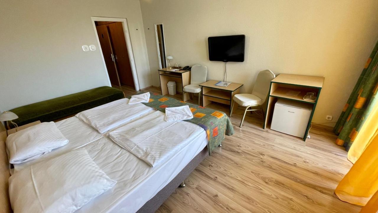 Hotel Magistern Konferencia Es Wellnesshotel Siofok Luaran gambar