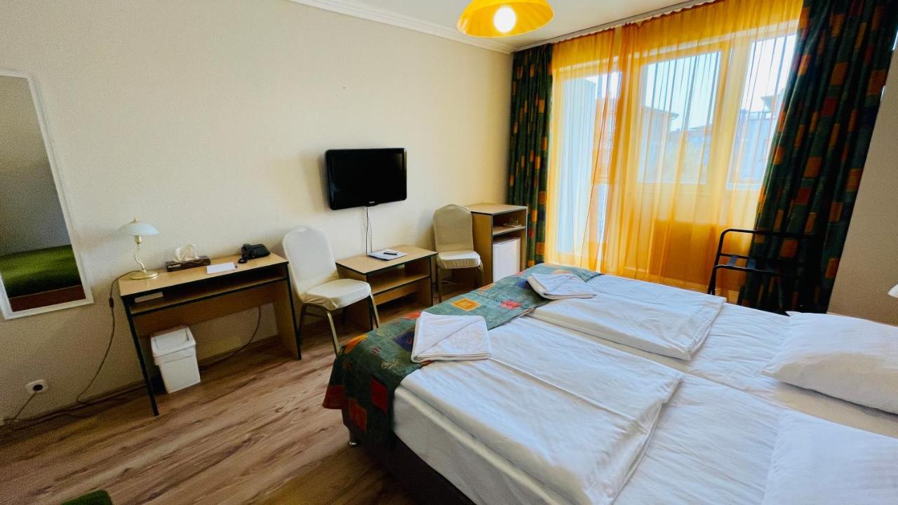 Hotel Magistern Konferencia Es Wellnesshotel Siofok Luaran gambar